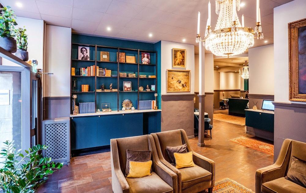 Queen's By First Hotel 3*
