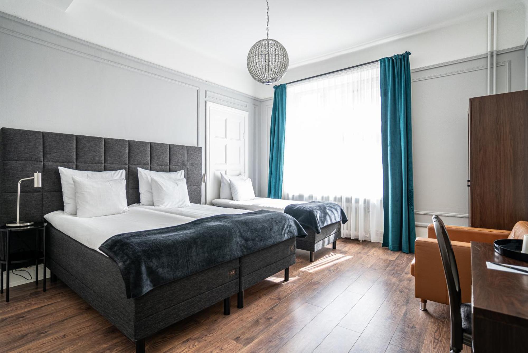Hotel Queen's By First 3*