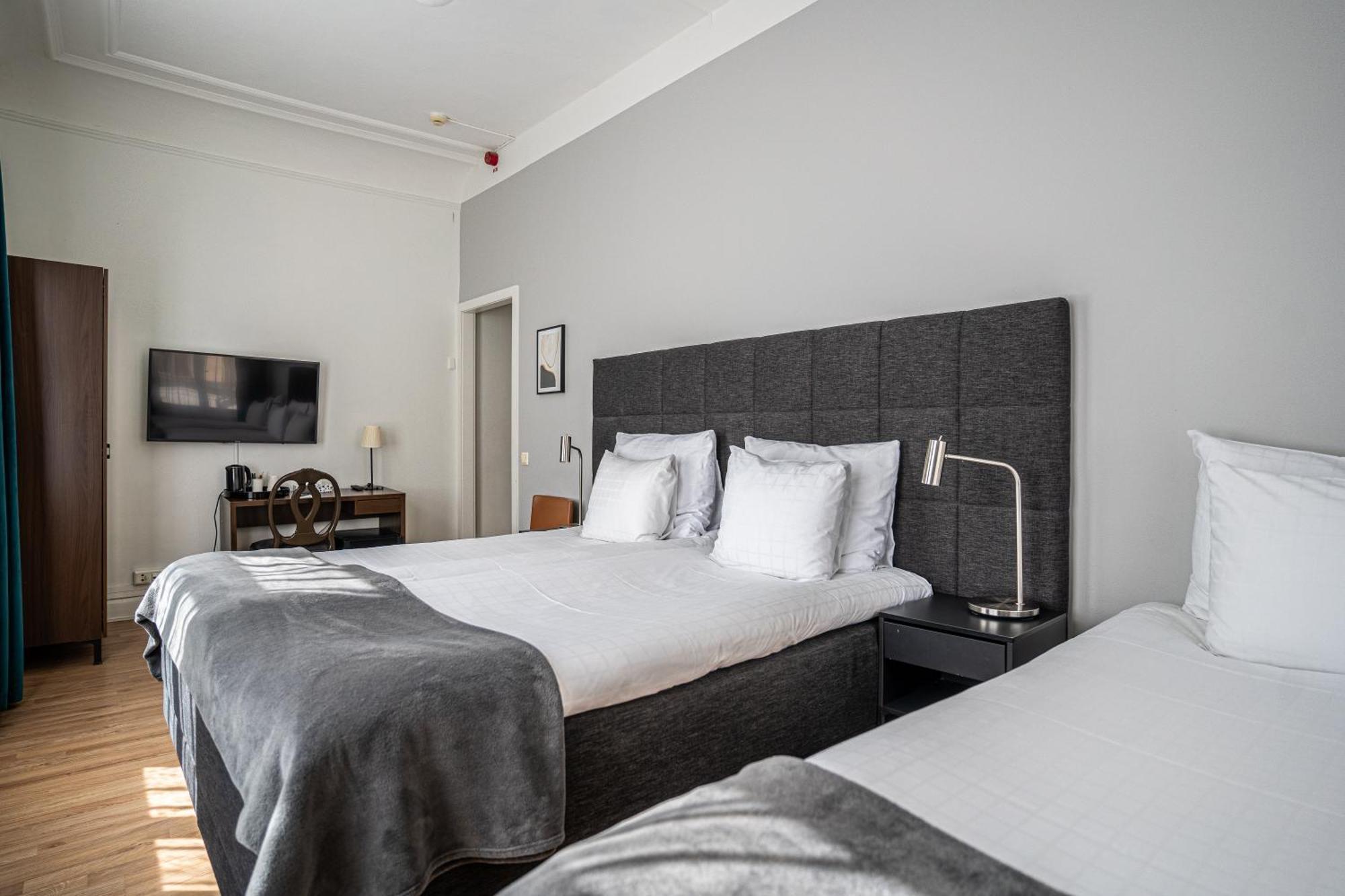 Queen's By First Hotel