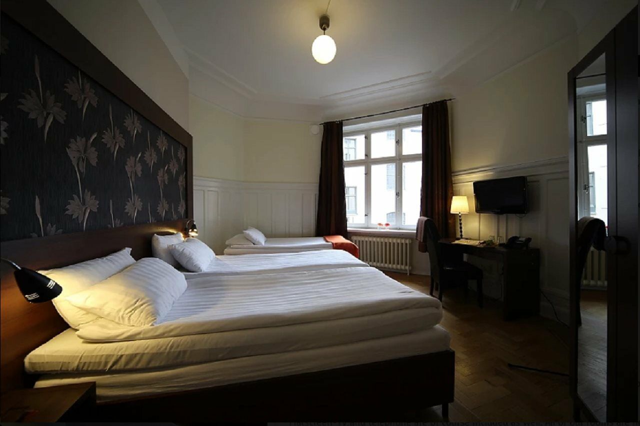 Queen's By First Hotel 3*