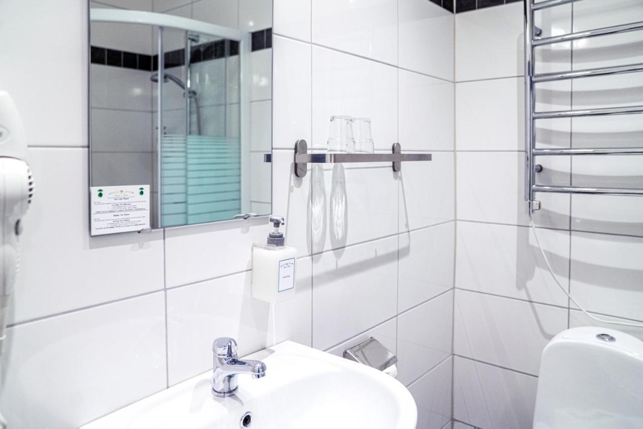 Hotel Queen's By First 3*