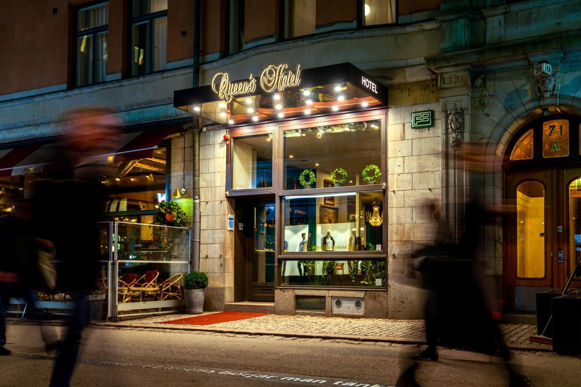 Hotel Queen's By First 3*