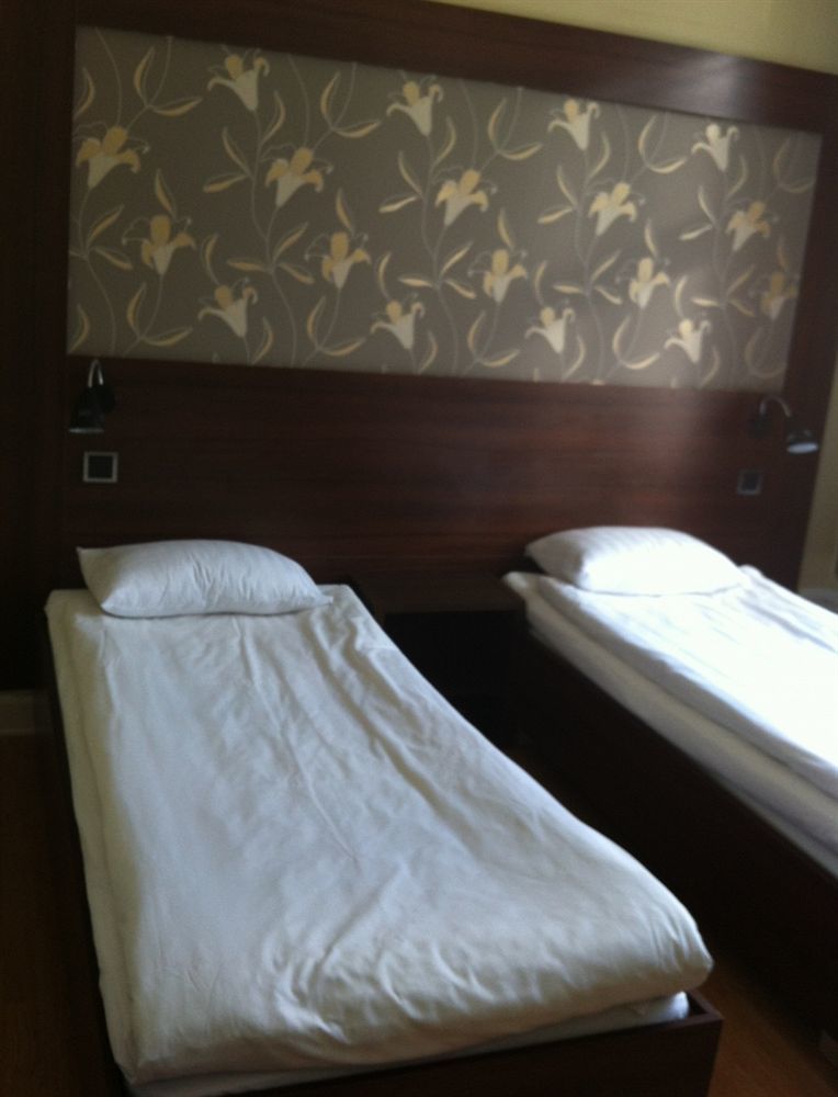 Queen's By First Hotel